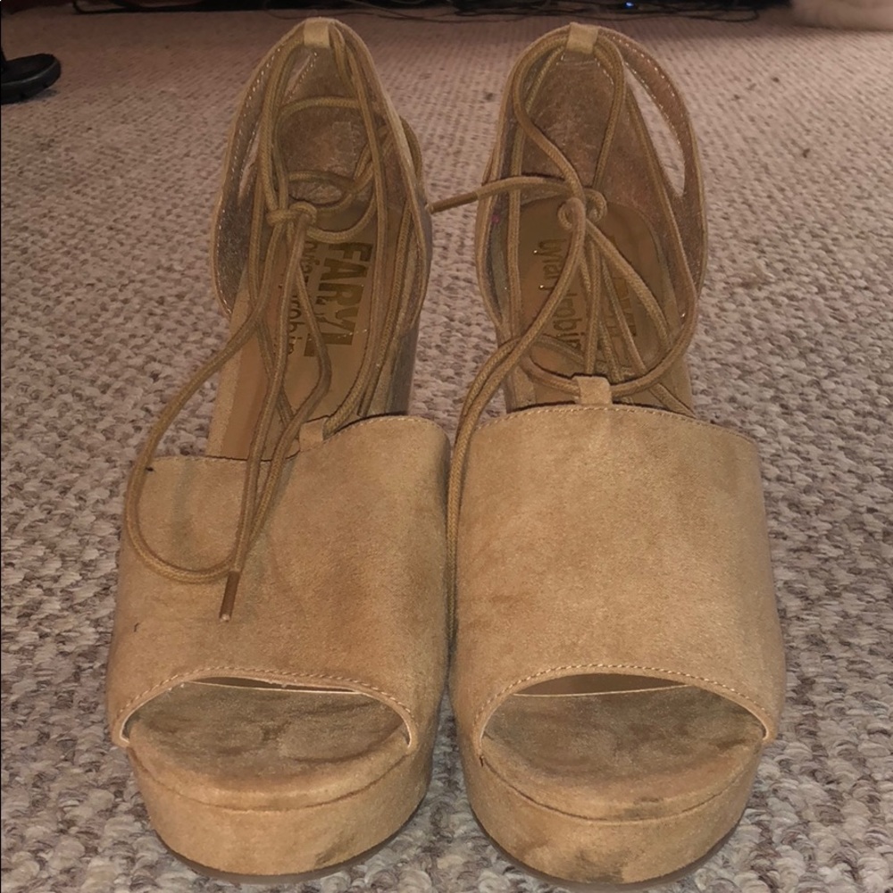 Farylrobin suede wedges